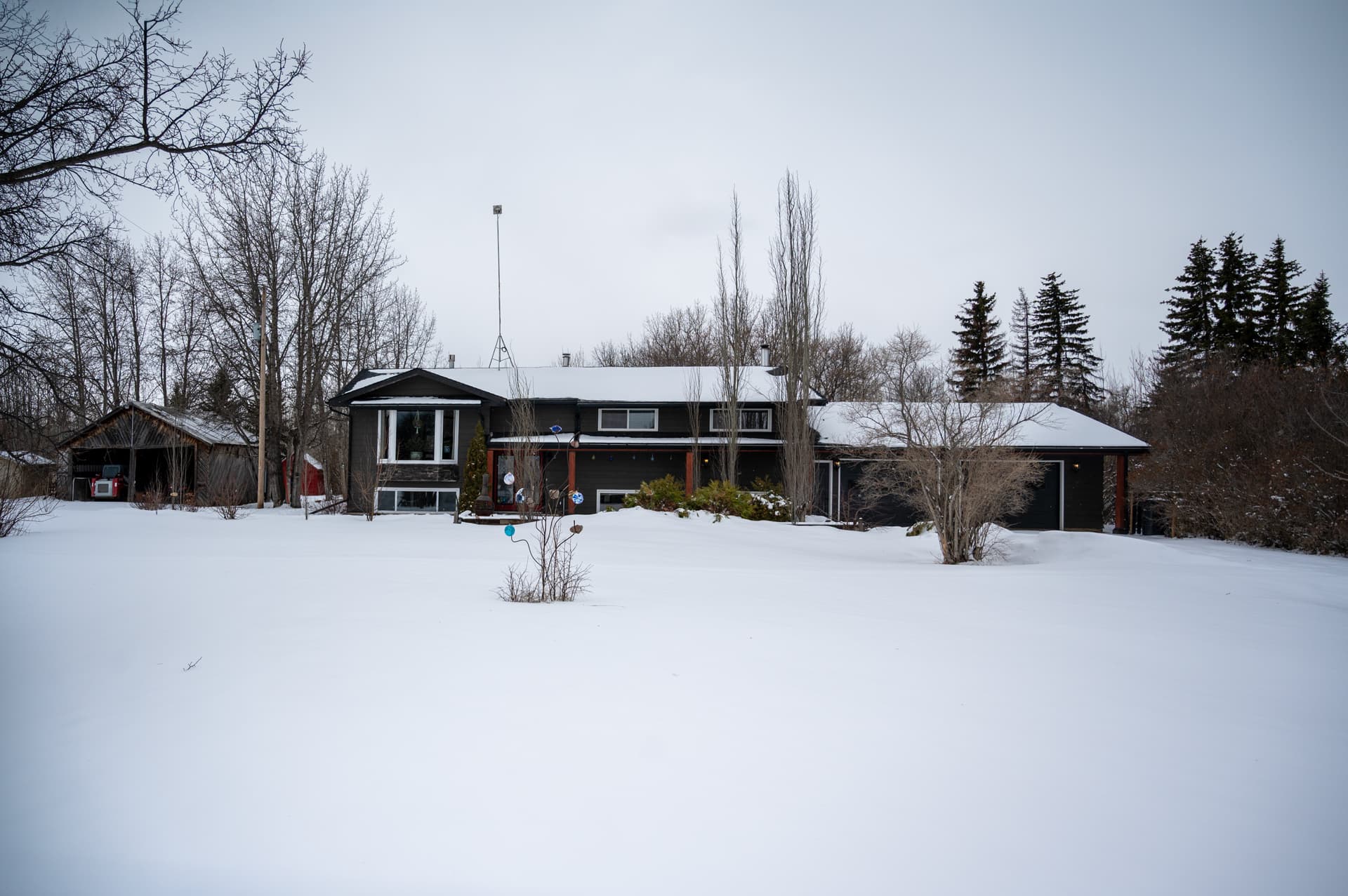 Property exterior in the country acreage delivery demo