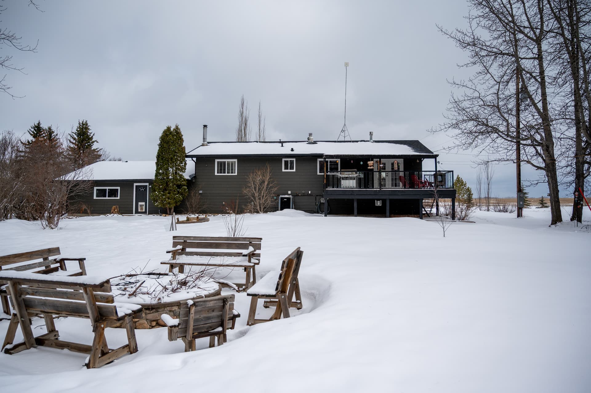 Outdoor space in the country acreage delivery demo