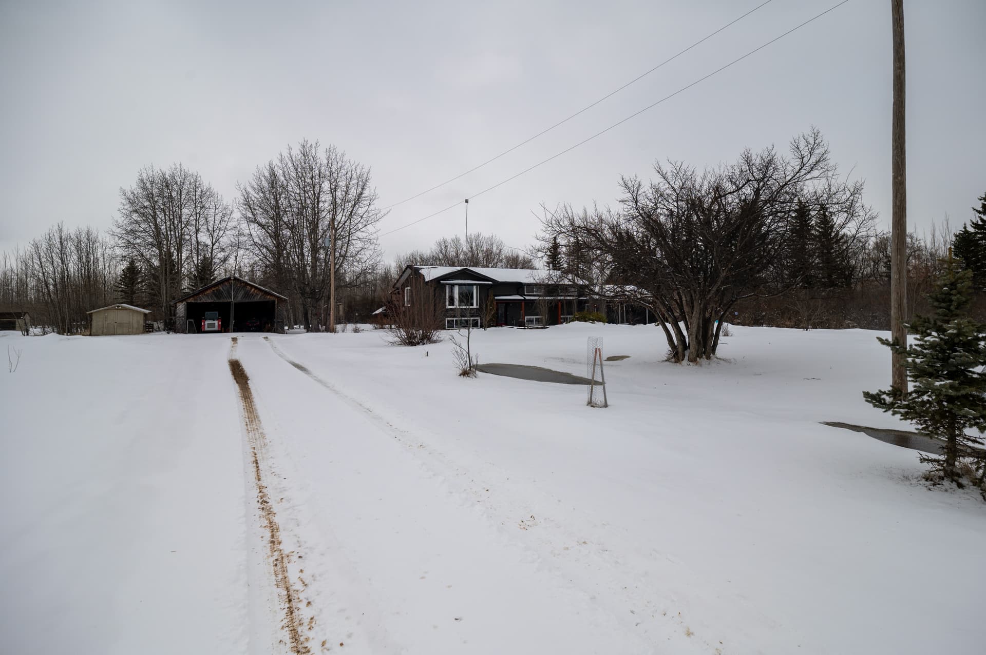 Rural view in the country acreage delivery demo
