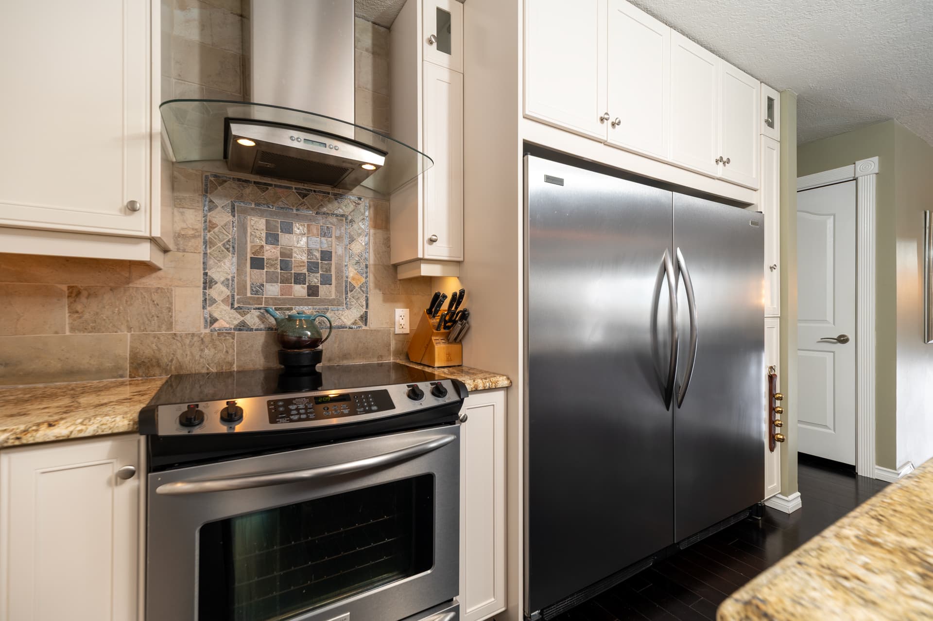 Kitchen workspace in the country acreage delivery demo