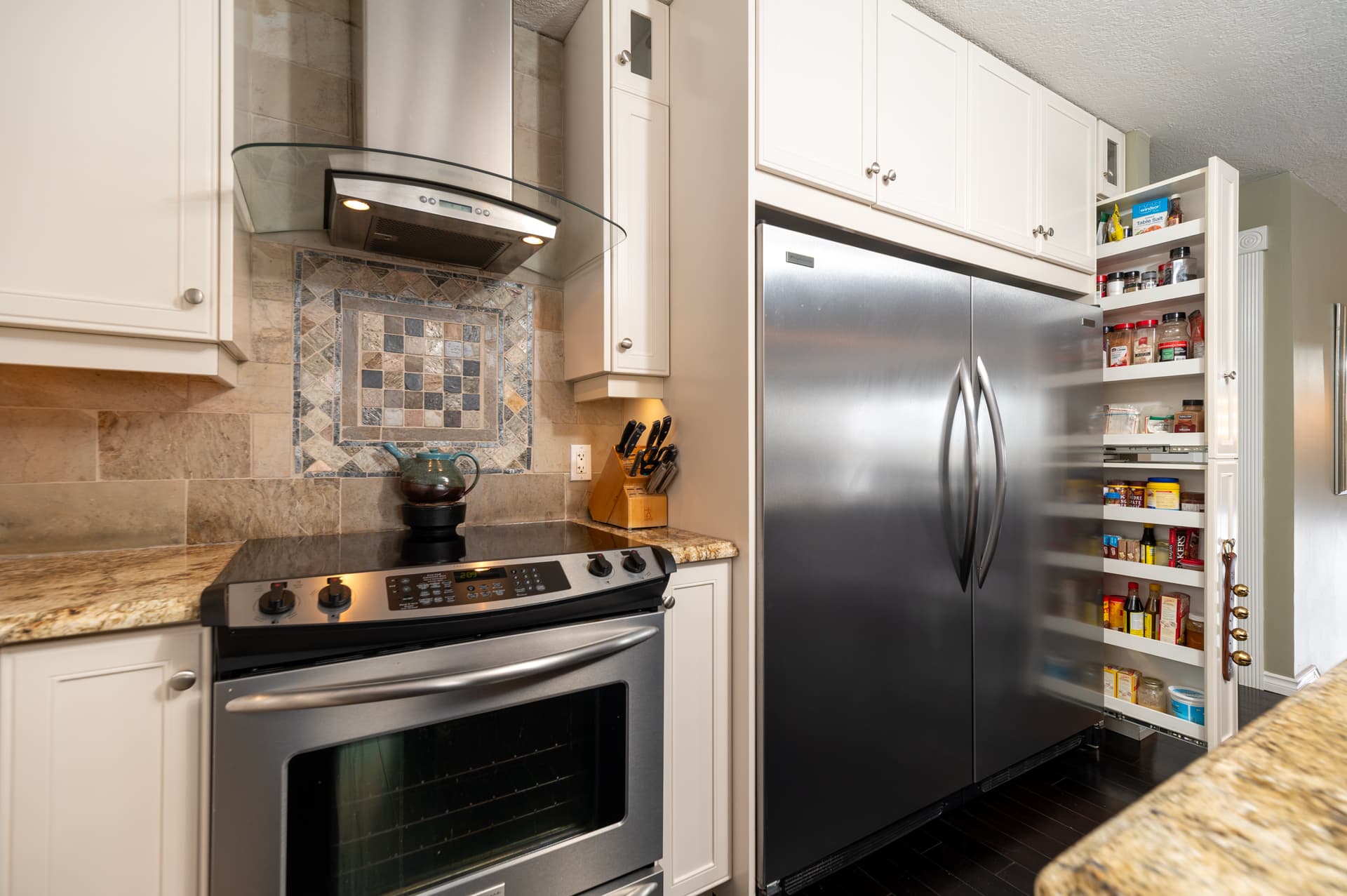 Kitchen alternate in the country acreage delivery demo